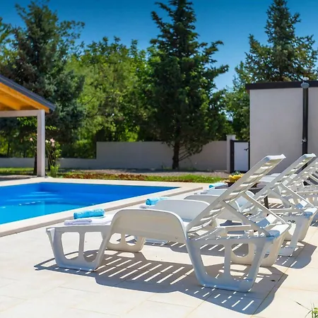 Ferienhaus Nezakcij *