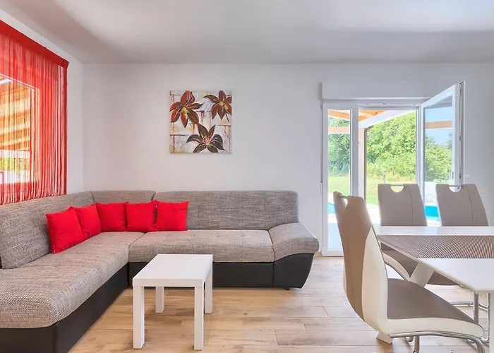 Nezakcij Будинок відпочинку Пула