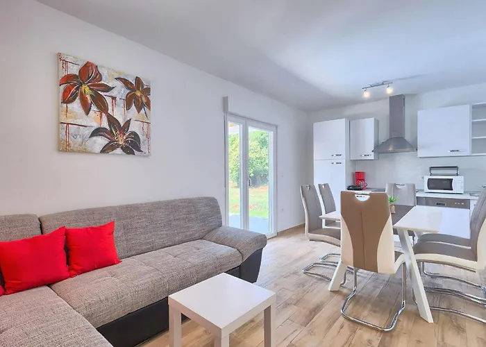 Nezakcij Будинок відпочинку *