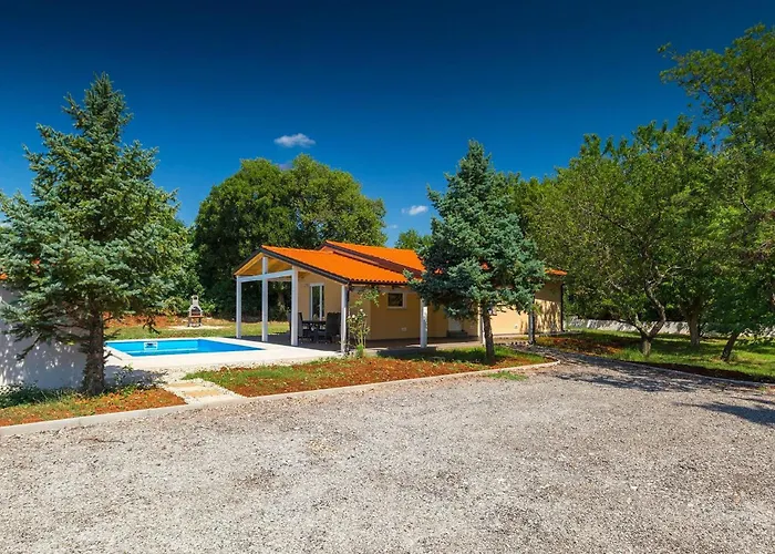 Будинок відпочинку Nezakcij *